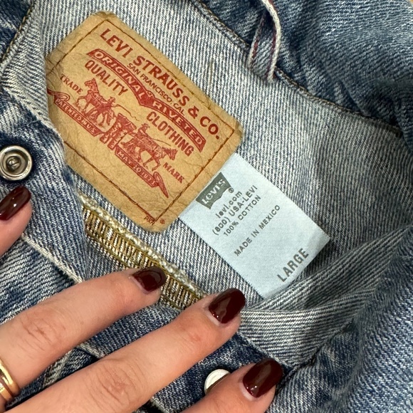 Levi’s Vintage Y2K Denim Trucker Jacket - Ladies Size L - EUC - Picture 6 of 7